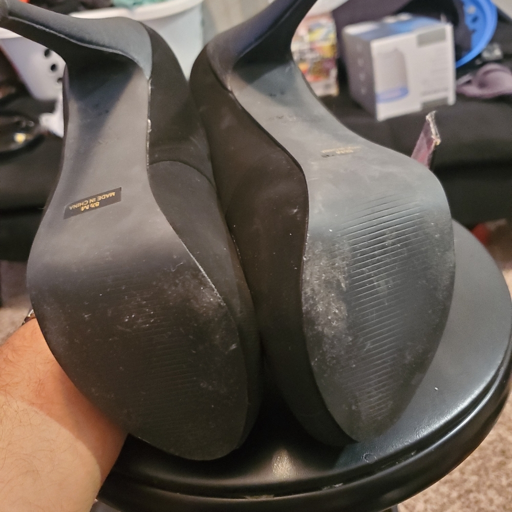 Heels - Picture 3 of 4